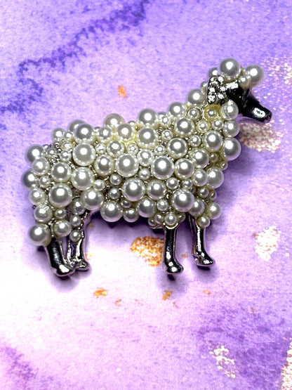 Pearl Sheep Broaches Pins Cute Farm Animal Jewelry Adorable Sheep Lover Gifts Pastel Pink and White Beaded Broach for Women