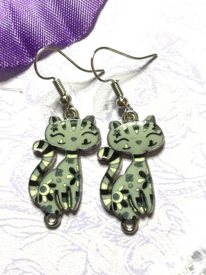 Sassy Cat Earrings Enamel Cat Jewelry for Women Hypoallergenic Cat Lover Gift Cute Cat Earrings Lightweight Animal Theme Accessories