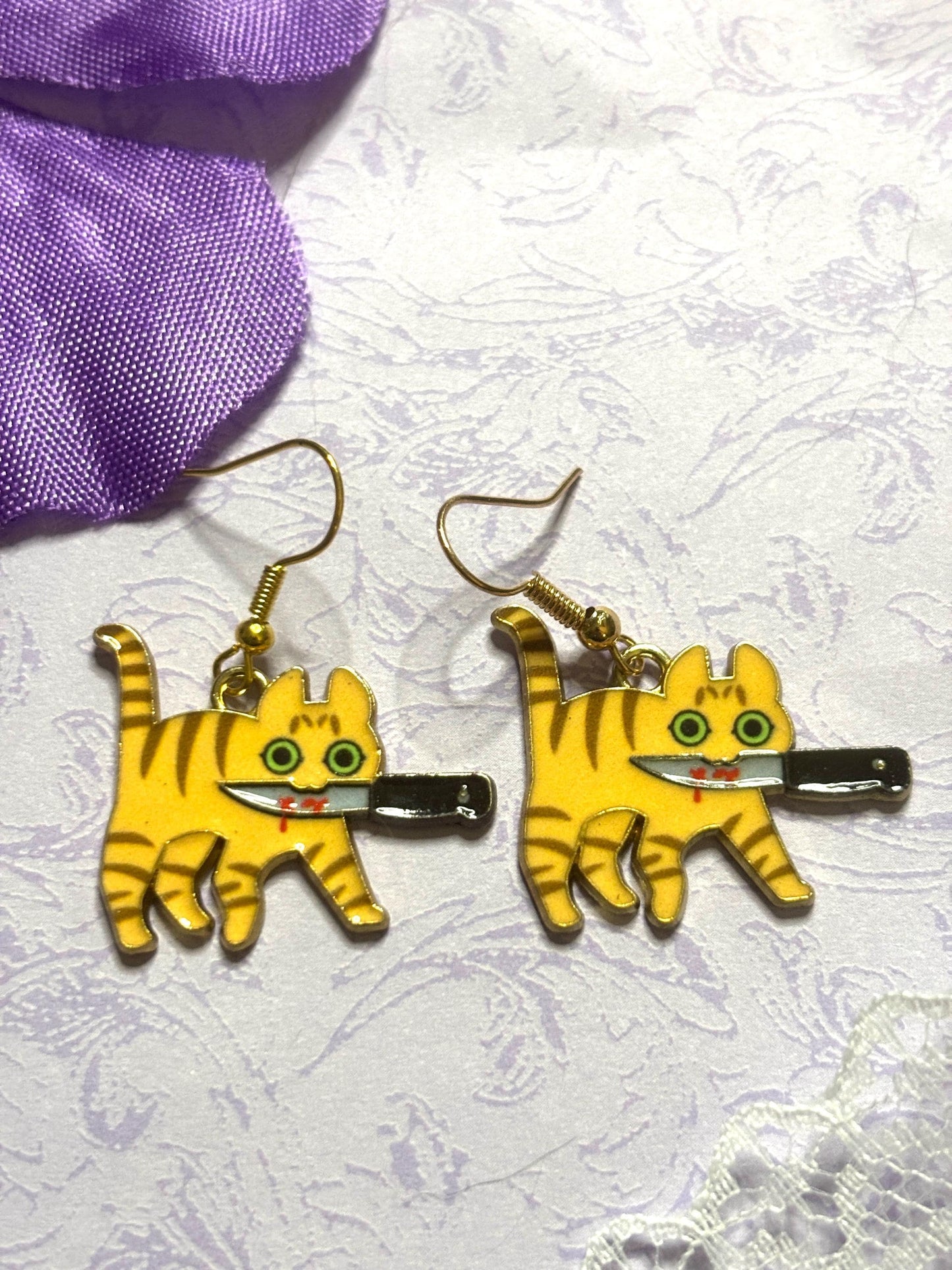 Murder Cat Earrings Funny Cat Jewelry Enamel Cat Earrings with Gold Plating Lightweight Hypoallergenic Hooks Gift for Cat Lovers